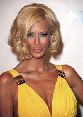 Illustration for article titled Compare & Contrast: Jenna Jameson and Paris Hilton